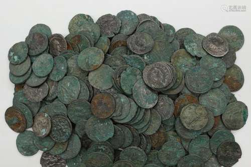 Lot de 250 Antoniniens variés de Gordien III à VictorinEn le...