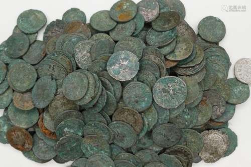 Lot de 250 Antoniniens variés de Gordien III à VictorinEn le...