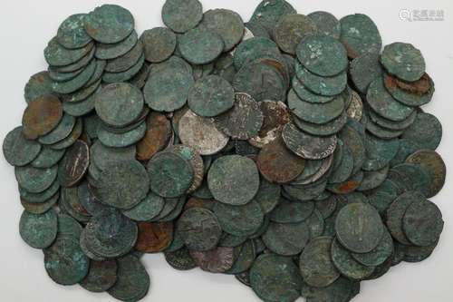 Lot de 250 Antoniniens variés de Gordien III à VictorinEn le...