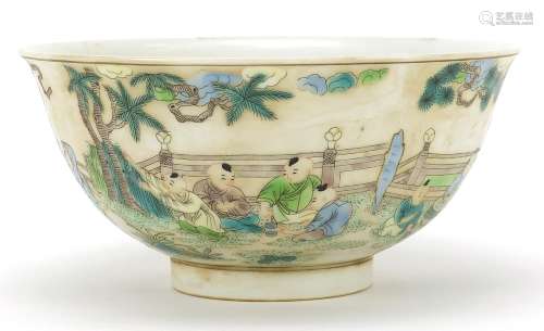 Chinese porcelain footed bowl, hand painted in the famille V...