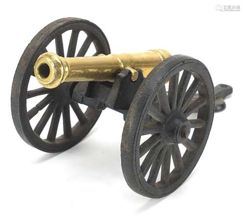 Naval interest cast iron and brass model cannon, 20cm in len...