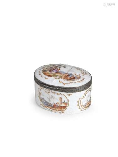 A German porcelain snuff box, possibly Fürstenberg, circa 17...