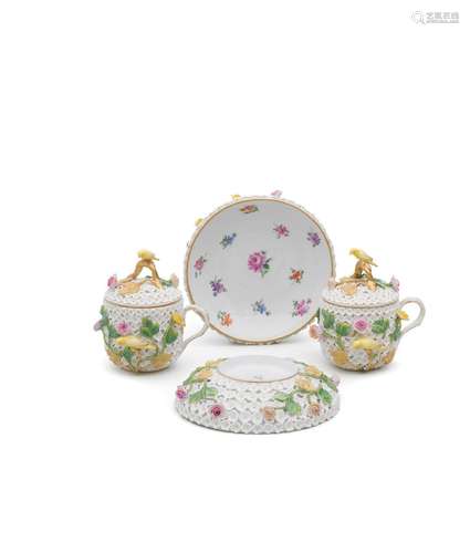 【*】A pair of Meissen 'Schneeballen' cups, covers and saucers...