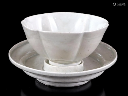 Earthenware lotus-shaped bowl