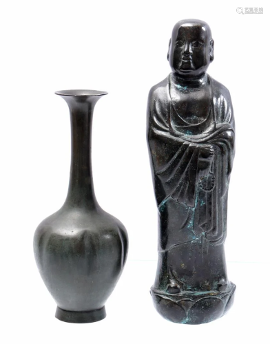 Bronze pipe vase and bronze statue