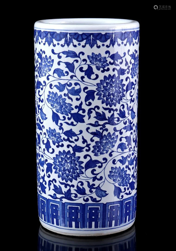 Porcelain roll vase