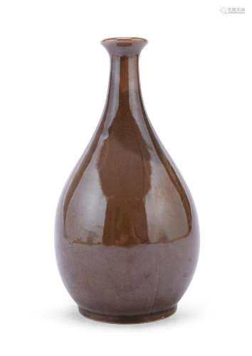 A BROWN-GROUND PORCELAIN VASE, CHINA 19TH CENTURY