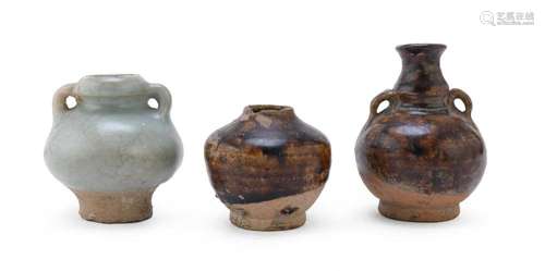 THREE SMALL GLAZED CERAMIC JARS, CHINA, 13TH-15TH CENTURY