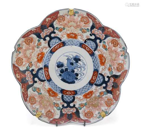 A PORCELAIN ENAMELED DISH, JAPAN, LATE 19TH CENTURY