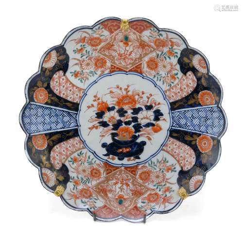 A PORCELAIN ENAMELED DISH, JAPAN LATE 19TH CENTURY