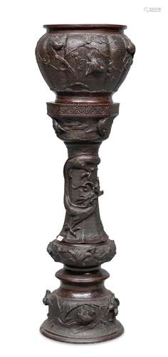 A BRONZE VASE WITH STAND, JAPAN LATE 19TH-EARLY 20TH CENTURY