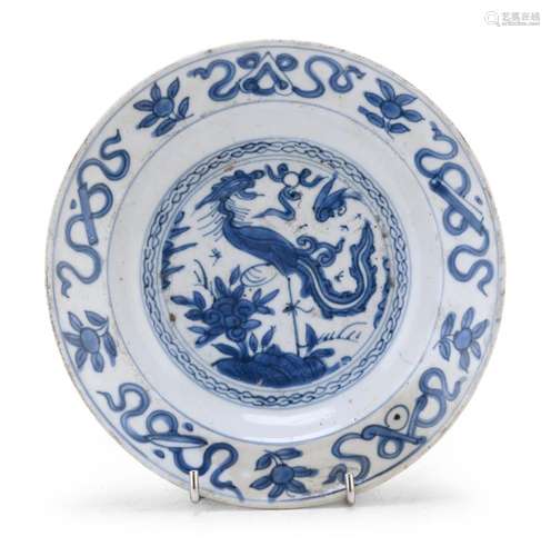 A BLUE AND WHITE PORCELAIN DISH, CHINA EALRY 17TH CENTURY