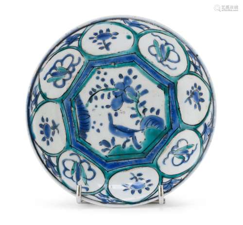 A SMALL DECORATED IN POLYCHROME ENAMELS DISH. IMARI EARE, 16...