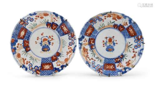 A PAIR OF PORCELAIN ENAMELED DISHES, JAPAN LATE 19TH CENTURY