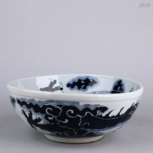 CHINESE BLUE-AND-WHITE BOWL DEPICTING 'DRAGON