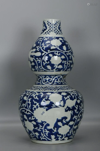 CHINESE BLUE-AND-WHITE DOUBLE-GOURD VASE DEPICTING 'LIO...