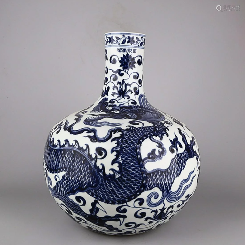 CHINESE BLUE-AND-WHITE GLOBULAR VASE DEPICTING 'DRAGON&...