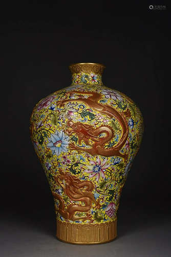 CHINESE GILDED ON PAINTED-ENAMEL MEIPING VASE DEPICTING ...