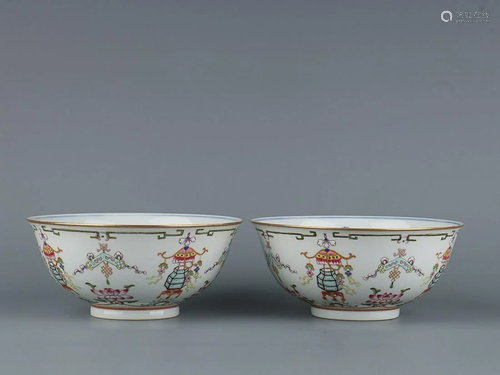 TWO CHINESE FAMILLE-ROSE AND BLUE-AND-WHITE BOWLS DEPICTING ...