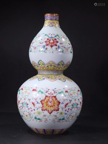CHINESE FAMILLE-ROSE DOUBLE-GOURD VASE DEPICTING 'LOTUS...