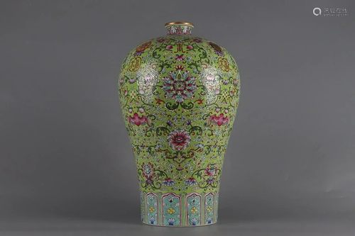 CHINESE GREEN-GROUND FAMILLE-ROSE MEIPING VASE DEPICTING &#x...