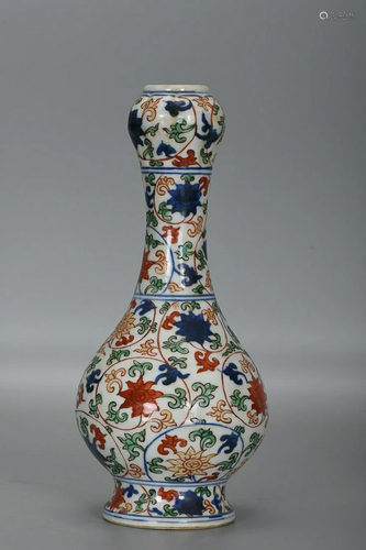 CHINESE FAMILLE-VERTE GARLIC-HEAD VASE DEPICTING 'LOTUS...