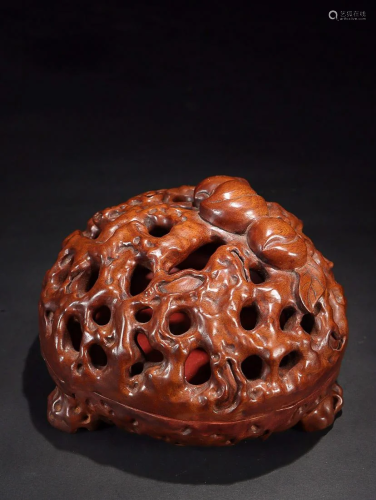 CHINESE BOXWOOD OPENWORK COVERED BOX WITH CARVED 'PEACH...