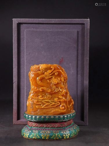 CHINESE TIANHUANG STONE SEAL WITH CARVED 'DRAGON'