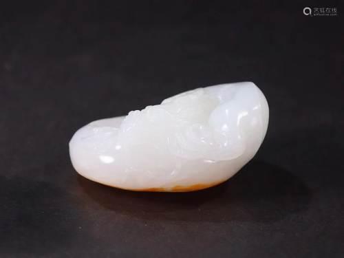 CHINESE HETIAN JADE HANDPIECE WITH CARVED 'DRAGON'