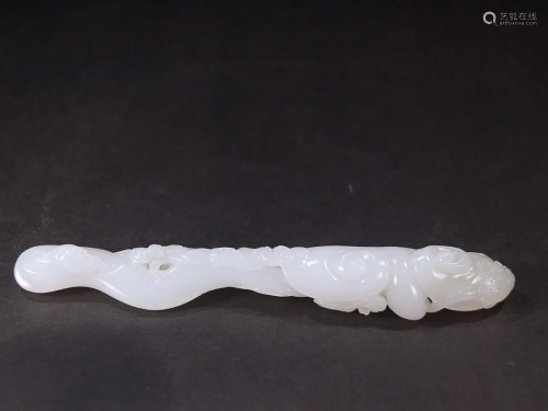 CHINESE HETIAN JADE RUYI SCEPTER WITH CARVED 'BAT'