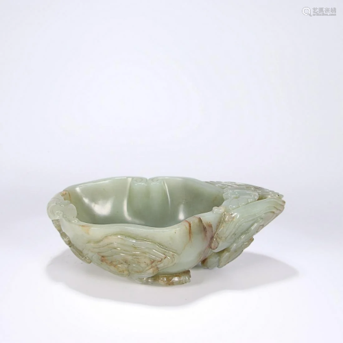 CHINESE HETIAN JADE WASHER WITH CARVED 'BAT AND GANODER...
