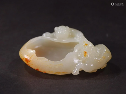 CHINESE HETIAN JADE BRUSH WASHER WITH CARVED 'BOY'