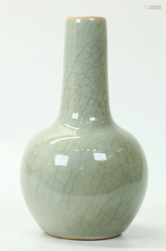 Chinese Guan Crackle Celadon Porcelain Vase