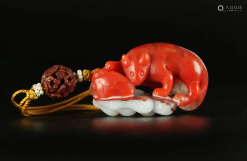 Chinese 19th C Agate Squirrel & Grape Toggle
