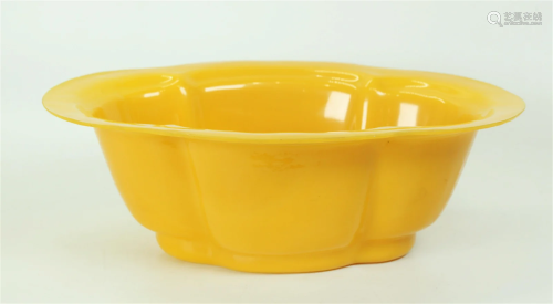 sChinese Qing Yellow Peking Glass Quatrefoil Bowl