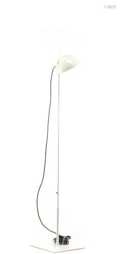 Adjustable floor lamp