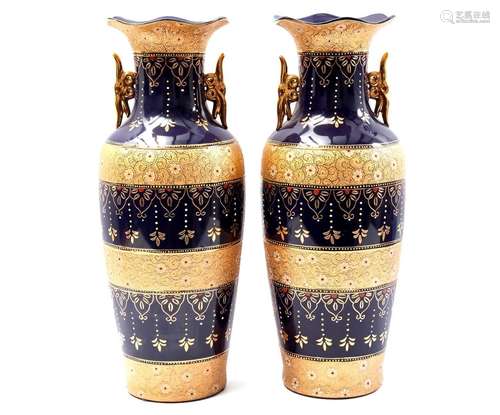 2 classic porcelain decorative vases