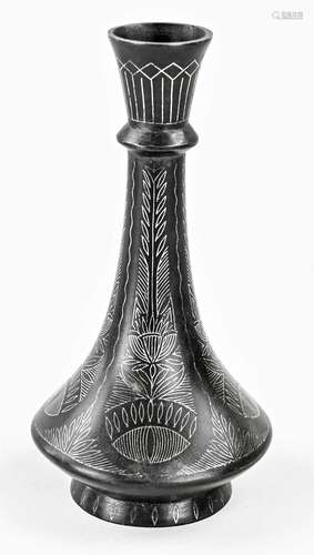 Oriental bronze vase, H 15 cm.