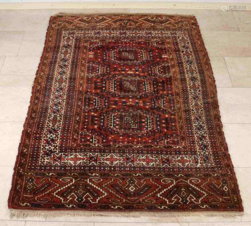Antique Persian rug, 172 x 106 cm.