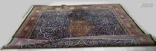 Large Persian rug, 300 x 220 cm.