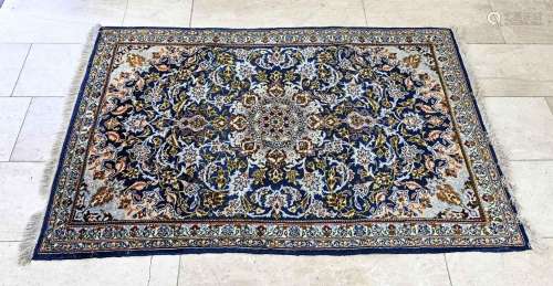 Old Oriental rug, 162 x 106 cm.