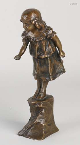 Antique bronze statue, Girl