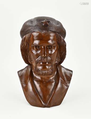 Heavy hardwood bust of Che Guevara, H 40 cm.