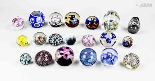 Lot paperweight