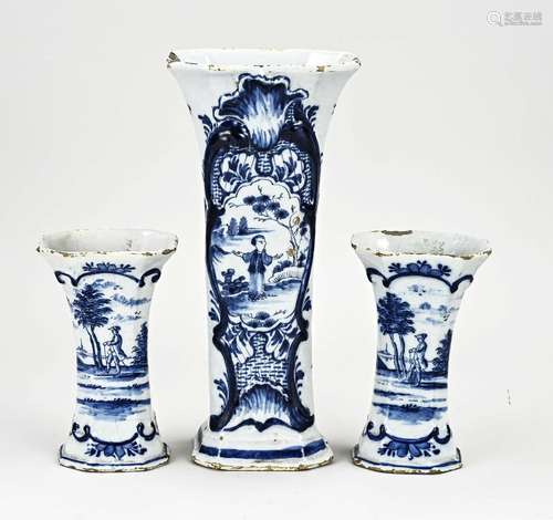 Three 18th century Delft vases, H 14 - 24 cm.