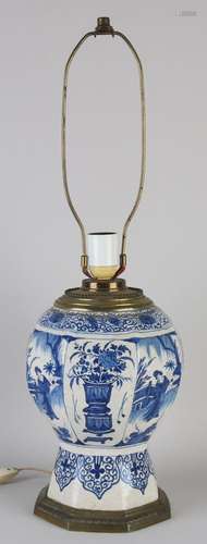 18th century Delft vase lamp