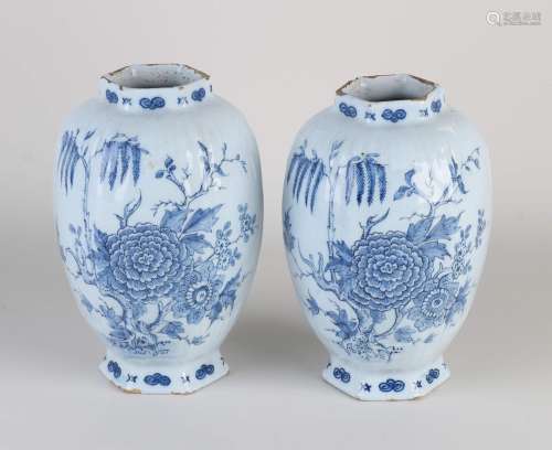 Two 18th century Delft vases, H 21 cm.