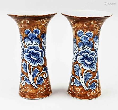 Two 18th century Delft vases, H 22 cm.
