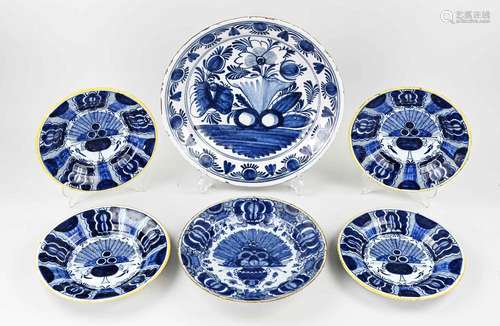 Six 18th century Delft dishes Ø 23 - 35 cm.