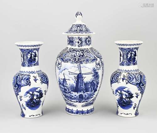 Antique three-piece Delft garniture, 1900